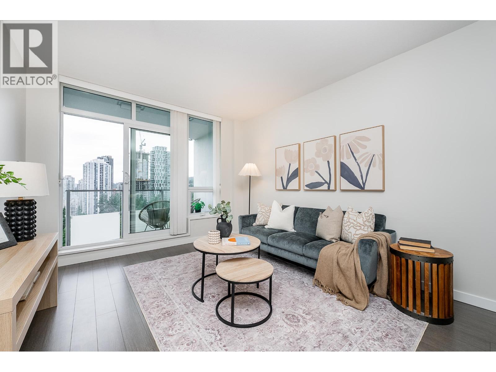 2207 3093 WINDSOR GATE — The Windsor Condo for sale